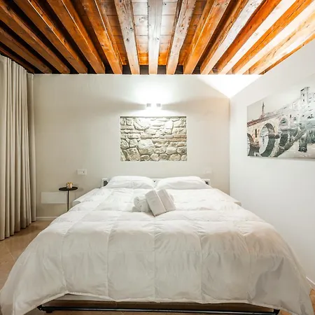 Retreat Centro Antico Elegante In Palazzo Storico アパート ヴェローナ