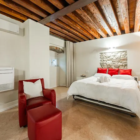 Retreat Centro Antico Elegante In Palazzo Storico ヴェローナ