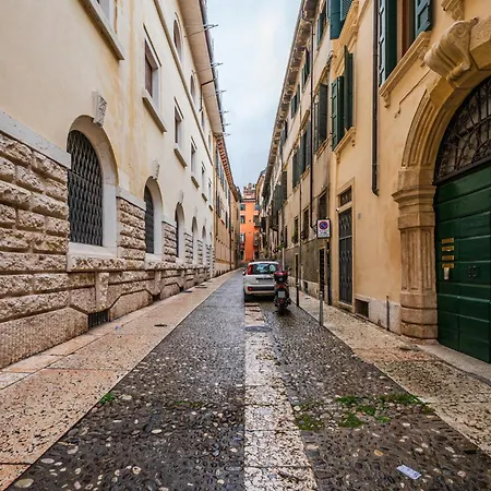 Retreat Centro Antico Elegante In Palazzo Storico アパート ヴェローナ