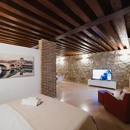 Retreat Centro Antico Elegante In Palazzo Storico דירה *