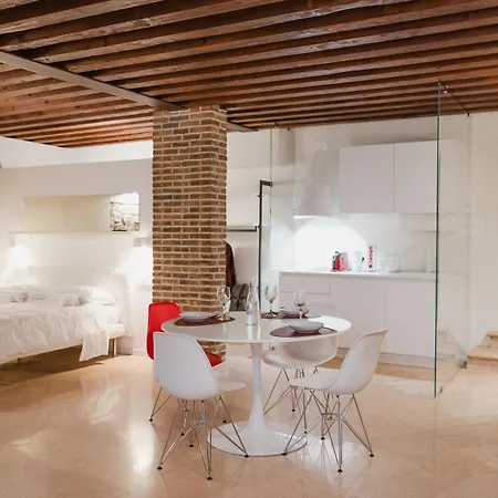 Retreat Centro Antico Elegante In Palazzo Storico ורונה